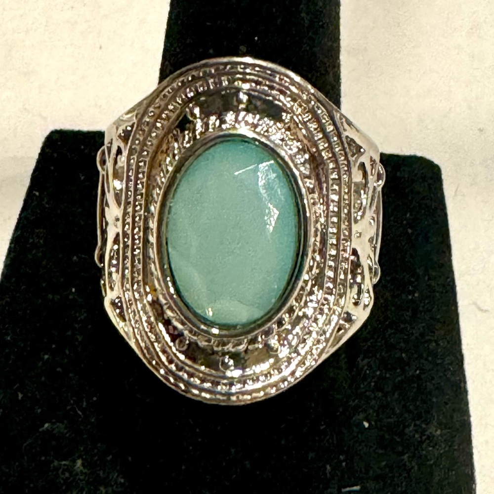 Vintage-Inspired Stretch Back Ring with Blue Colored Stone